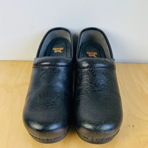 NWOB, Dansko womens XP professional clogs, 41.